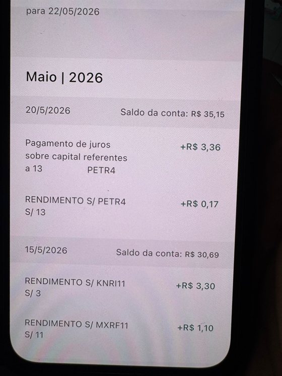 Extrato do app da corretora com proventos recebidos de PETR4, KNRI11 e MXRF11